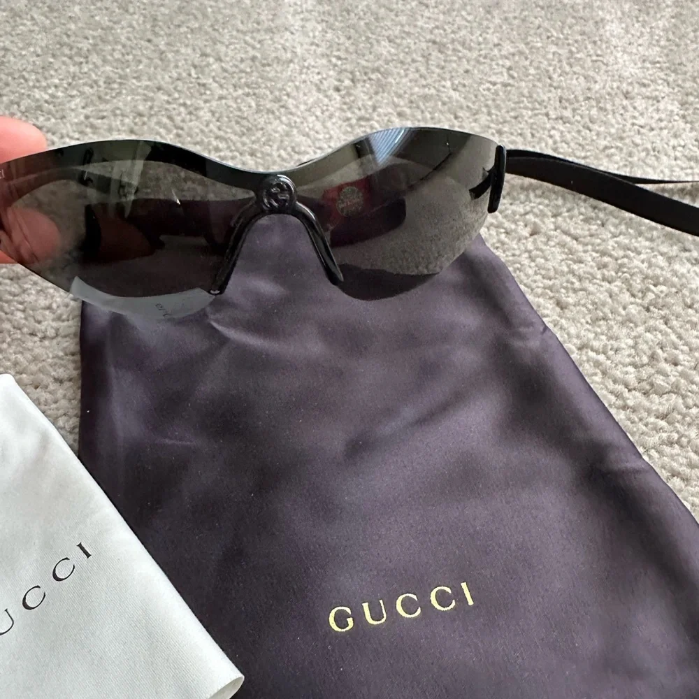100% Authentic GUCCI GG1651S RIMLESS‎ SHIELD SUNGLASSES IN BLACK